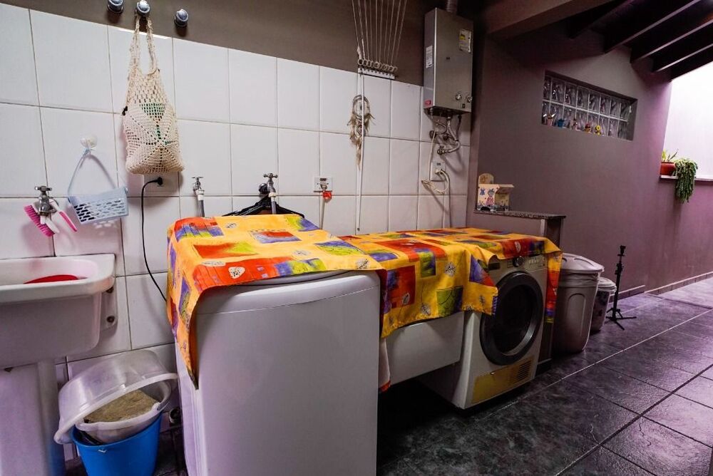 Casa à venda com 3 quartos, 251m² - Foto 1