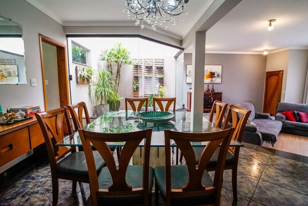 Casa à venda com 3 quartos, 251m² - Foto 2
