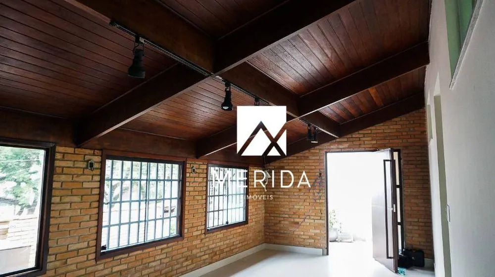 Sobrado, 8 quartos, 240 m² - Foto 1