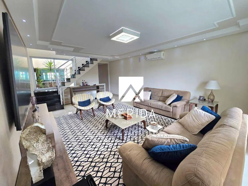Sobrado, 3 quartos, 296 m² - Foto 1