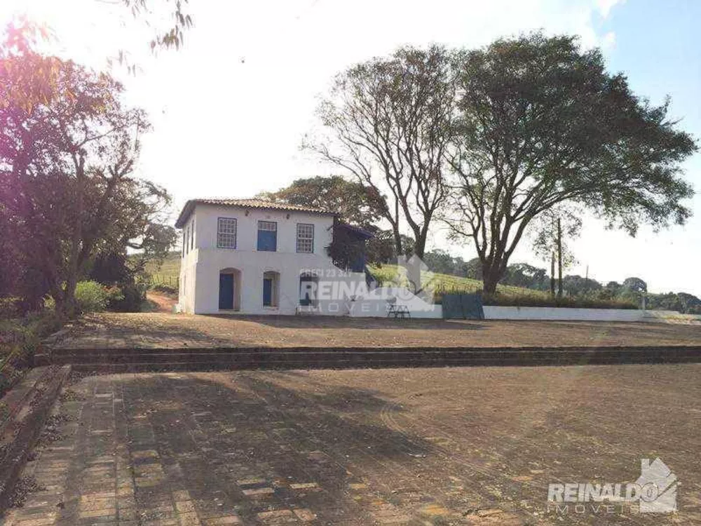 Haras e Área Rural Padrão à venda com 2 quartos, 1400m² - Foto 1