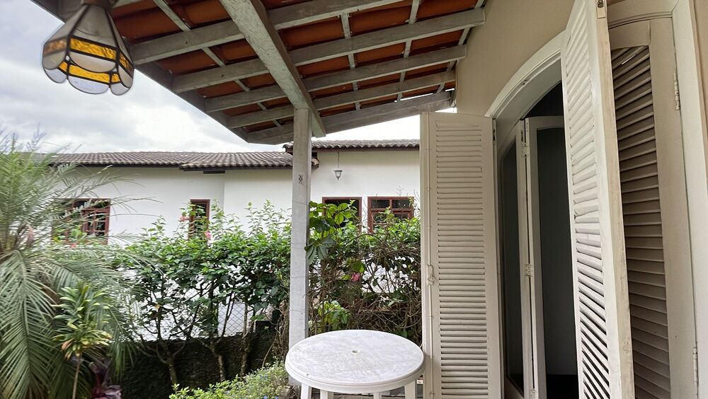 Casa de Condomínio à venda com 4 quartos, 280m² - Foto 2