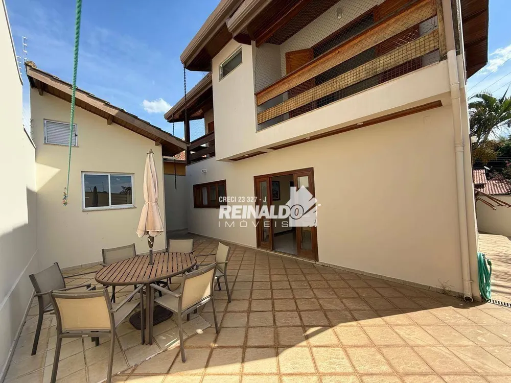 Casa, 4 quartos, 248 m² - Foto 1