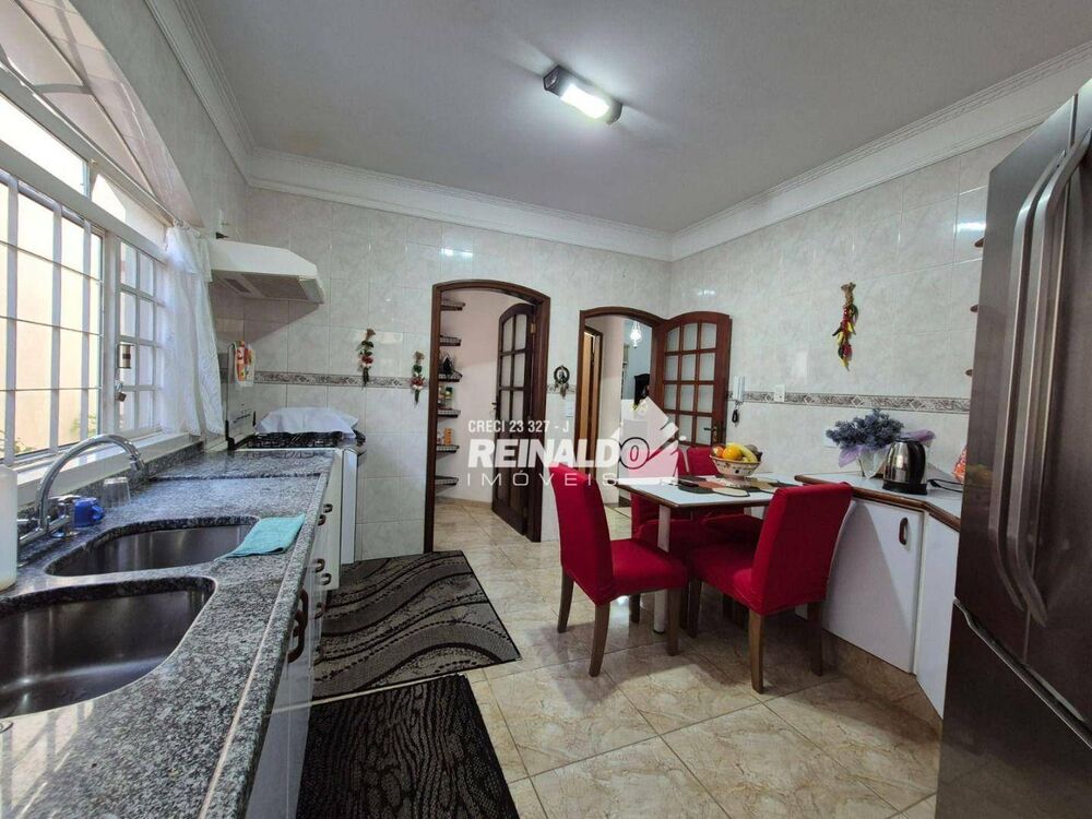 Casa, 3 quartos, 237 m² - Foto 13