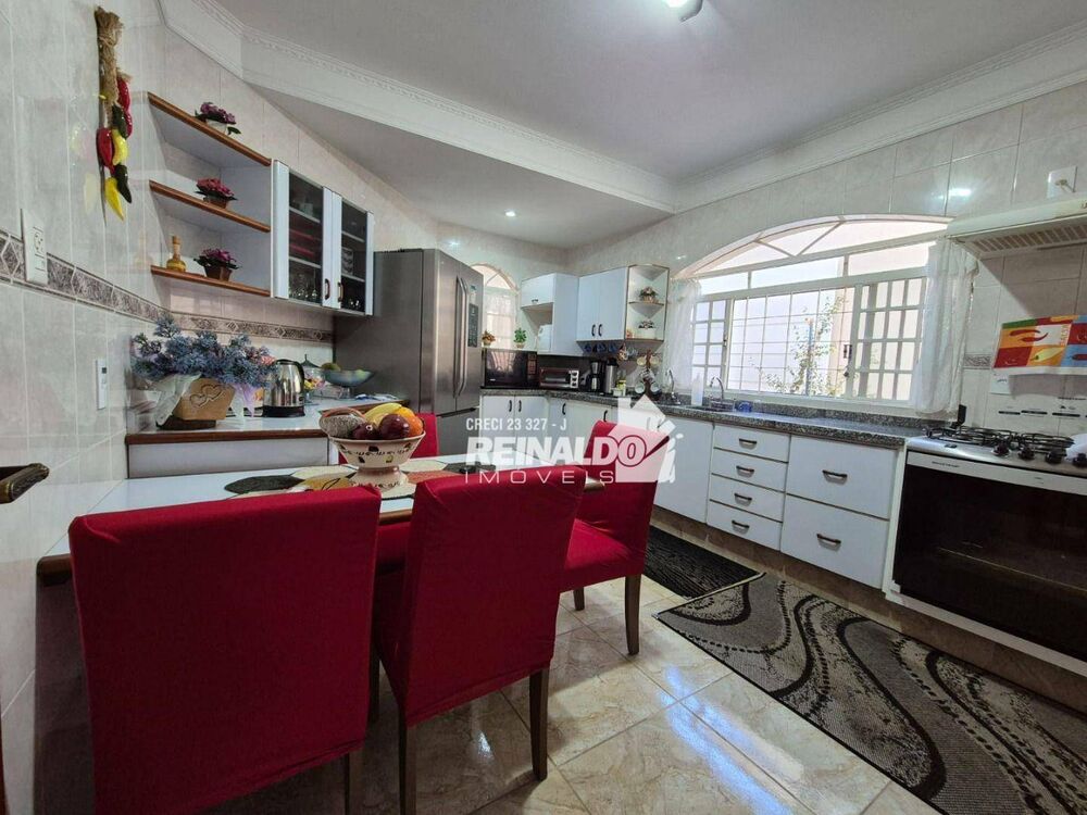 Casa, 3 quartos, 237 m² - Foto 14