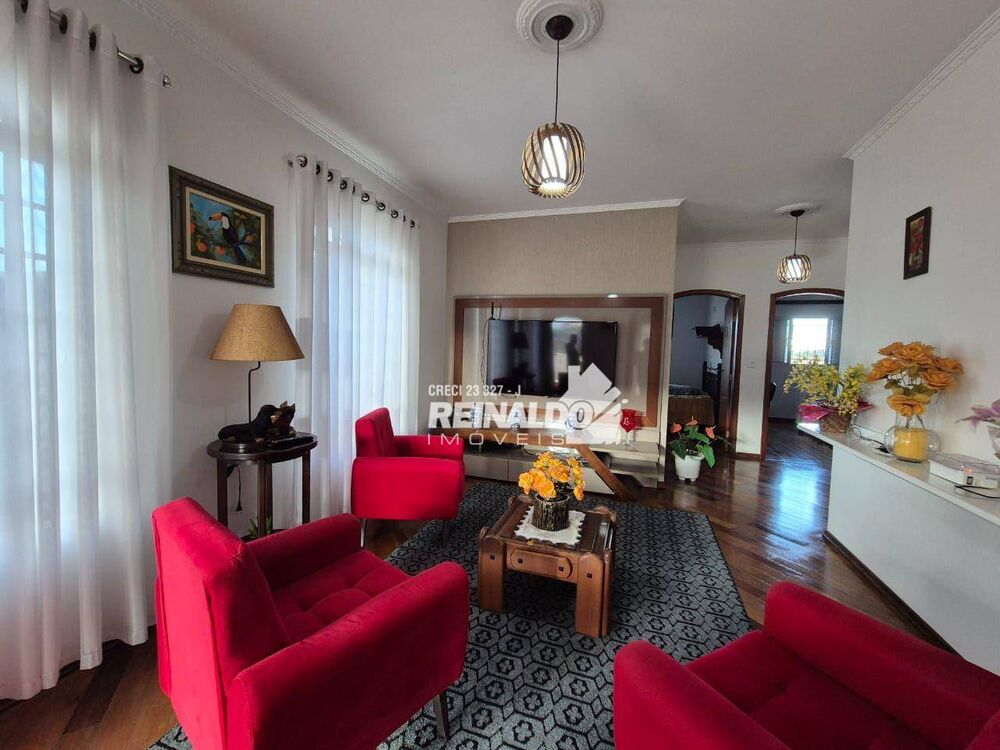 Casa, 3 quartos, 237 m² - Foto 1