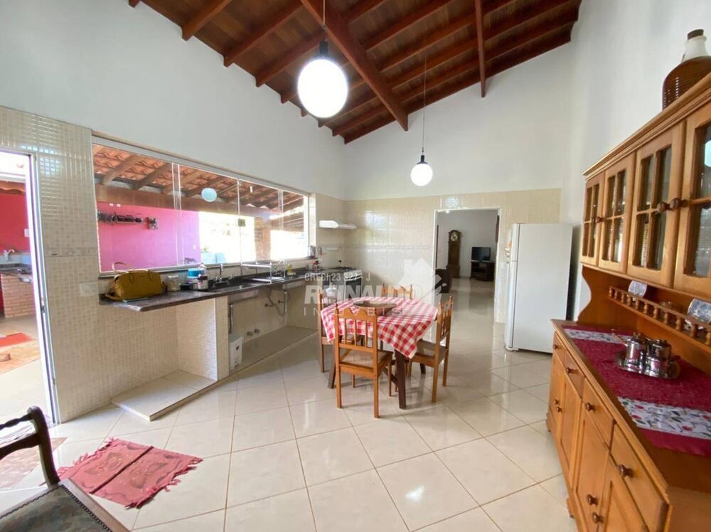 Chácara à venda com 4 quartos, 274m² - Foto 1