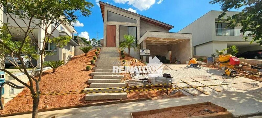 Casa de Condomínio à venda com 3 quartos, 193m² - Foto 1