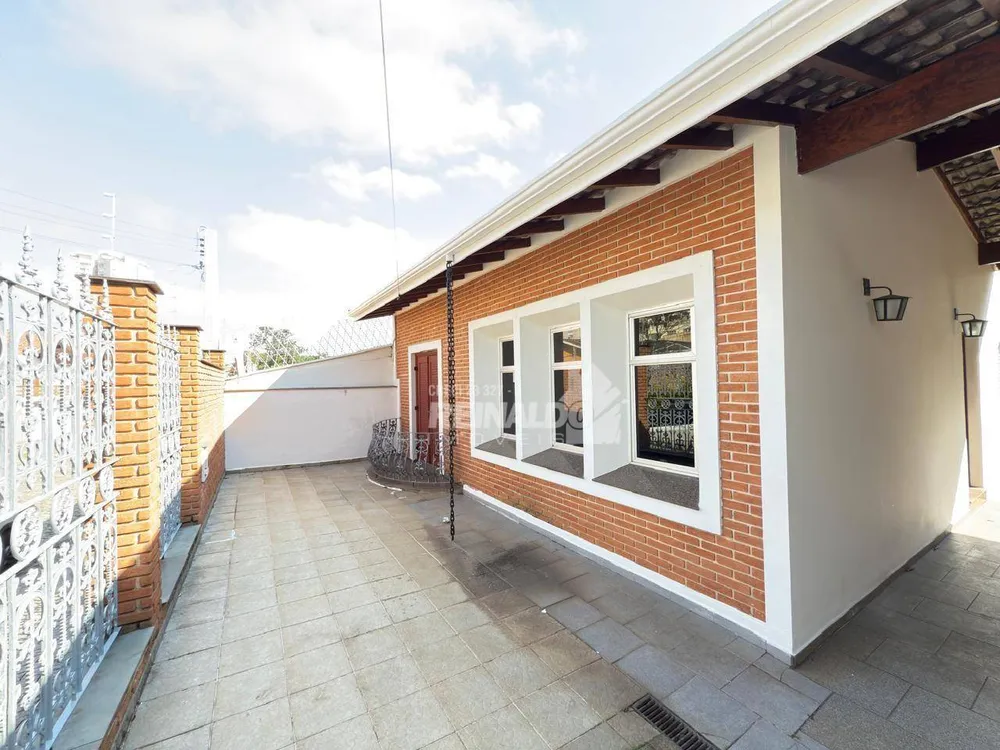 Casa, 3 quartos, 222 m² - Foto 1