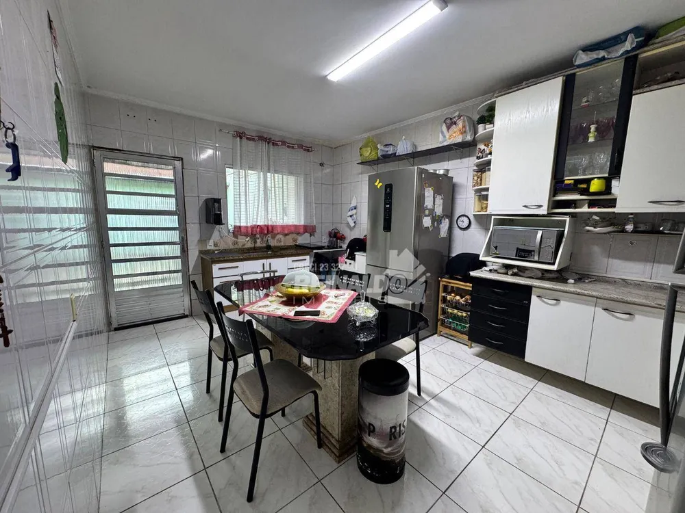 Casa, 3 quartos, 210 m² - Foto 2