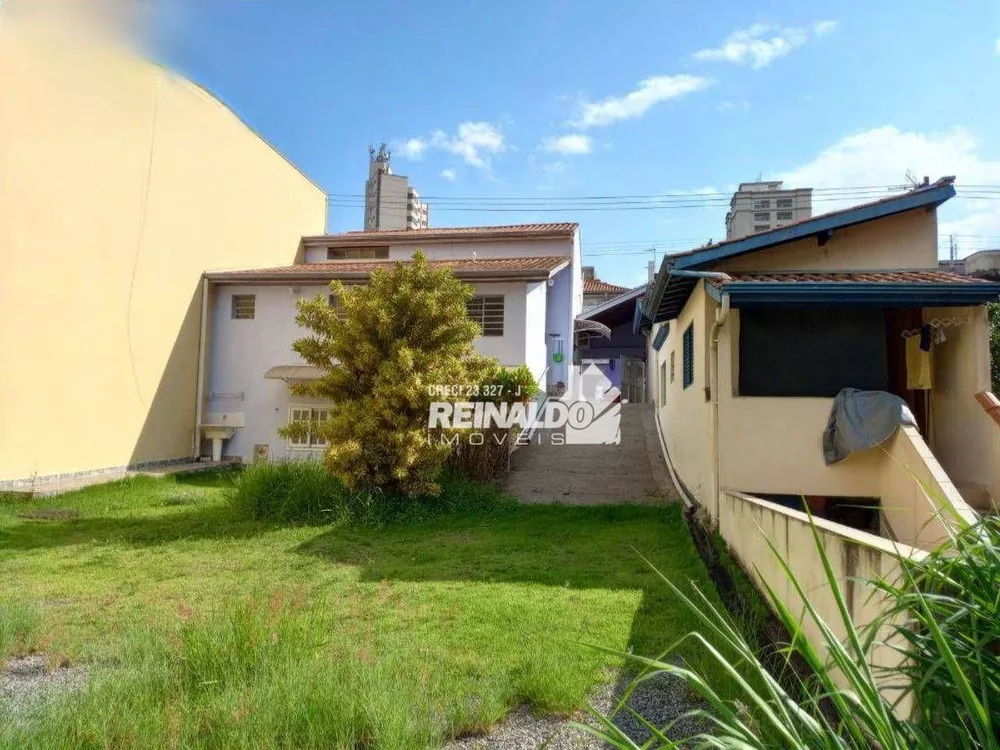 Casa à venda com 3 quartos, 200m² - Foto 1