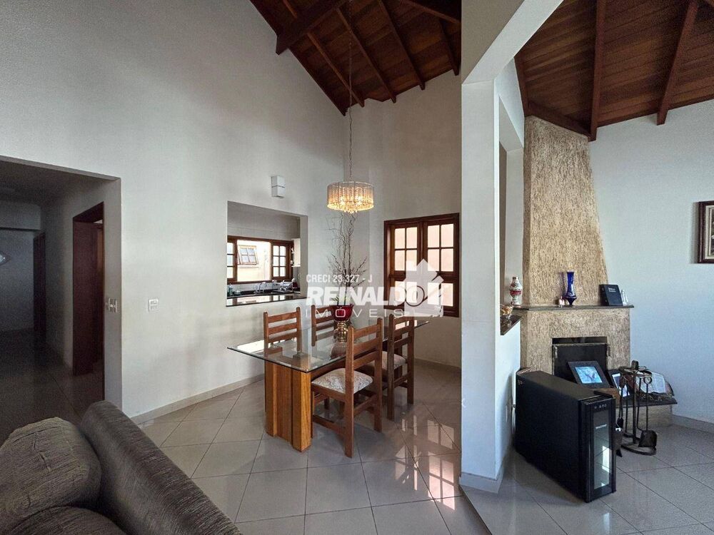 Casa, 3 quartos, 247 m² - Foto 2