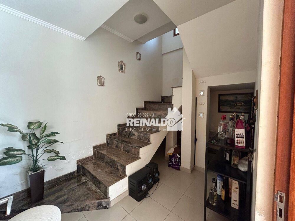 Casa, 3 quartos, 247 m² - Foto 4
