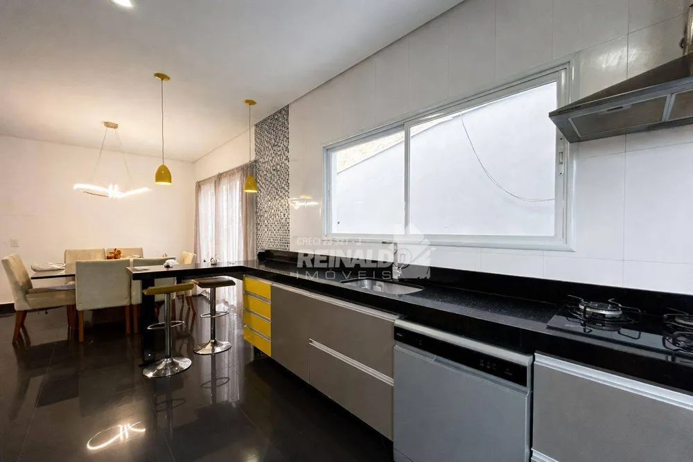 Casa, 3 quartos, 267 m² - Foto 1