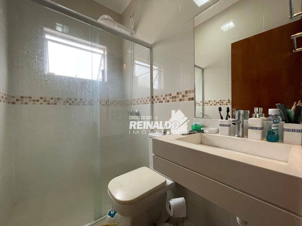 Casa, 3 quartos, 201 m² - Foto 2