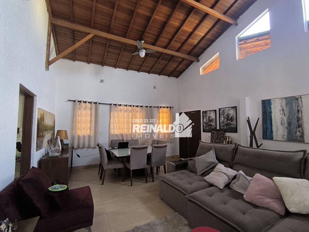 Casa, 3 quartos, 216 m² - Foto 1