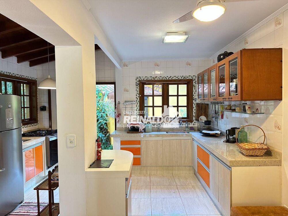 Casa à venda e aluguel com 2 quartos, 223m² - Foto 1
