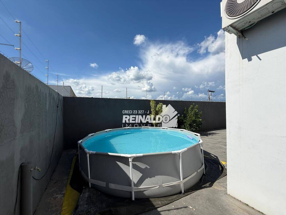 Casa, 4 quartos, 242 m² - Foto 1