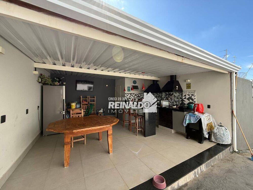 Casa, 4 quartos, 242 m² - Foto 2