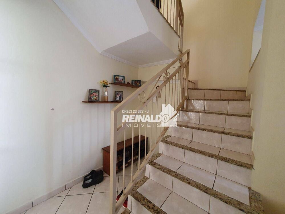 Casa à venda com 3 quartos, 136m² - Foto 3