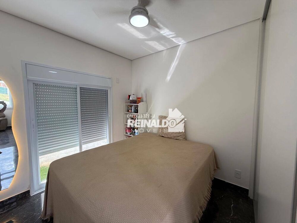 Casa de Condomínio à venda com 4 quartos, 268m² - Foto 1