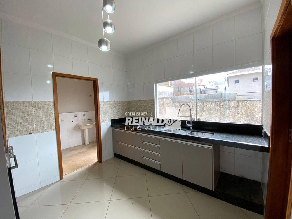 Casa de Condomínio para alugar com 3 quartos, 260m² - Foto 5