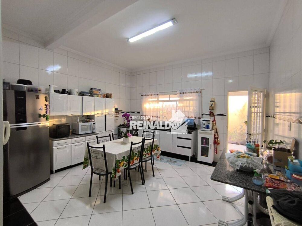 Casa, 3 quartos, 175 m² - Foto 1