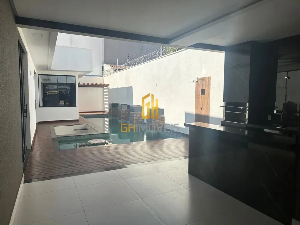 Casa, 4 quartos, 230 m² - Foto 1
