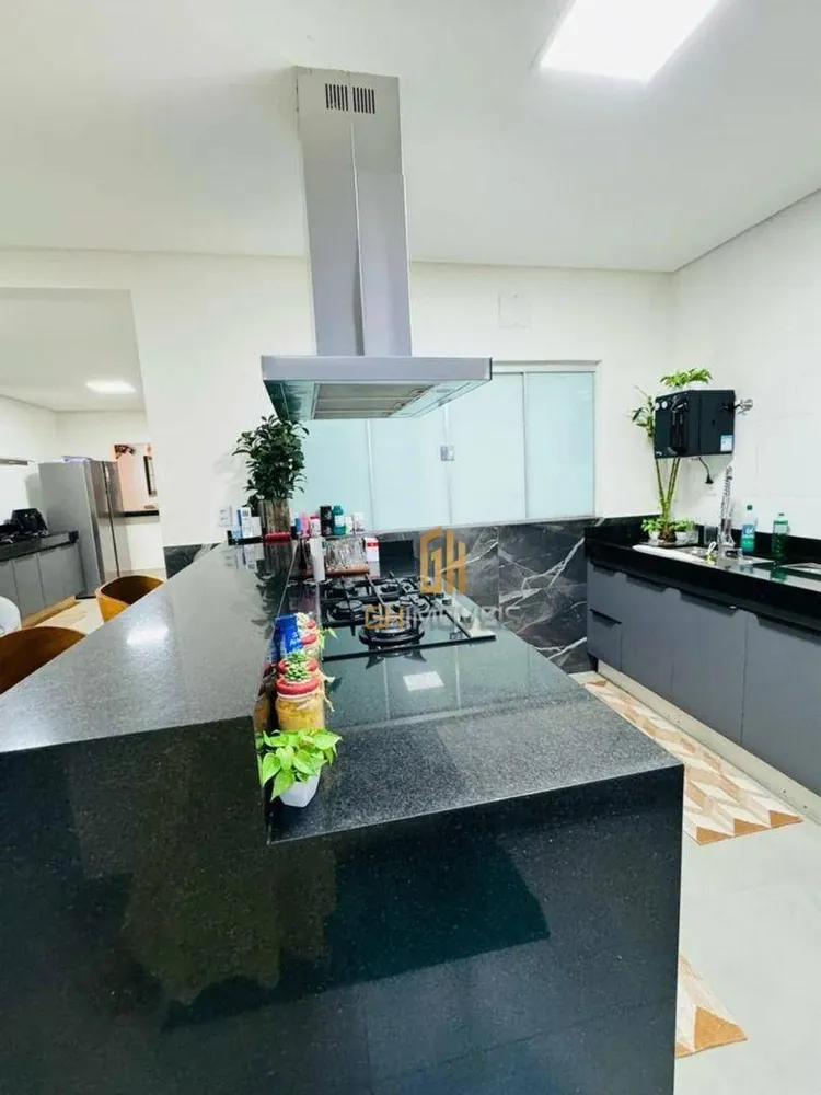 Casa, 4 quartos, 135 m² - Foto 1