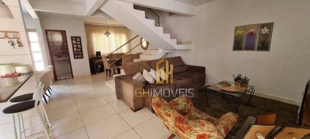 Sobrado à venda com 4 quartos, 250m² - Foto 1