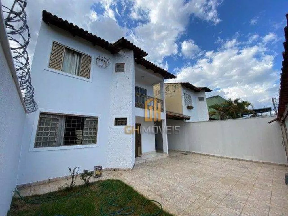 Sobrado à venda com 4 quartos, 250m² - Foto 2