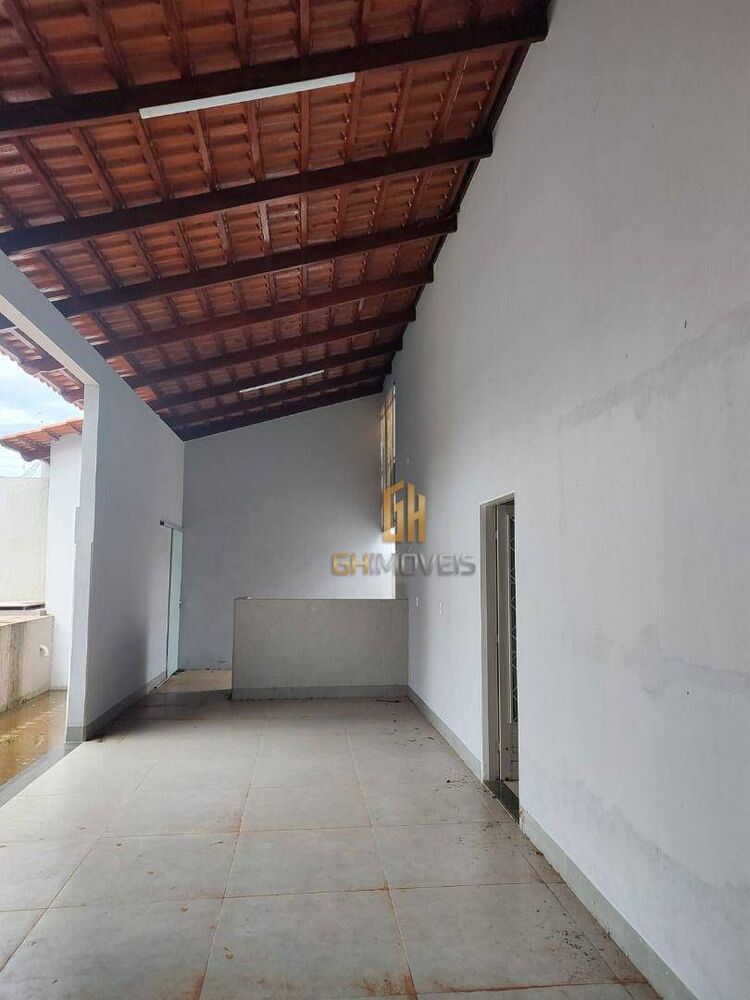 Casa à venda com 4 quartos, 200m² - Foto 1