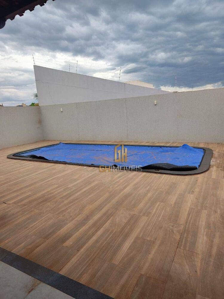 Casa à venda com 4 quartos, 200m² - Foto 3
