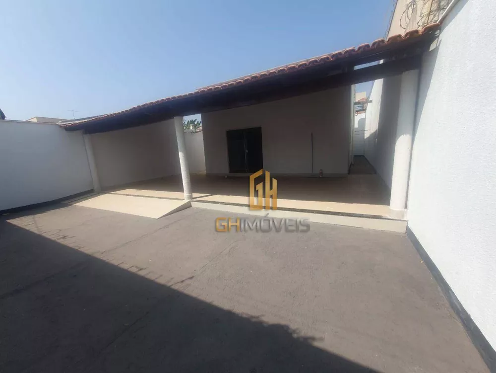 Casa à venda com 3 quartos, 170m² - Foto 1