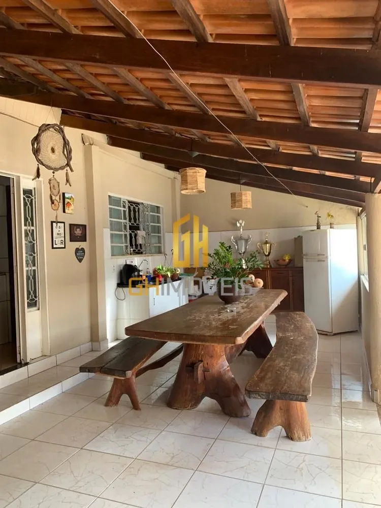 Casa, 4 quartos, 190 m² - Foto 1