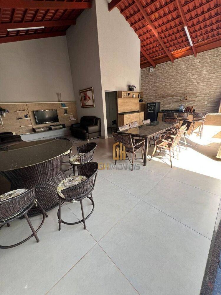 Casa, 3 quartos, 240 m² - Foto 1