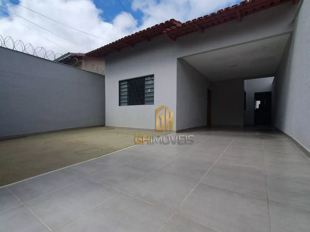 Casa à venda com 3 quartos, 119m² - Foto 1