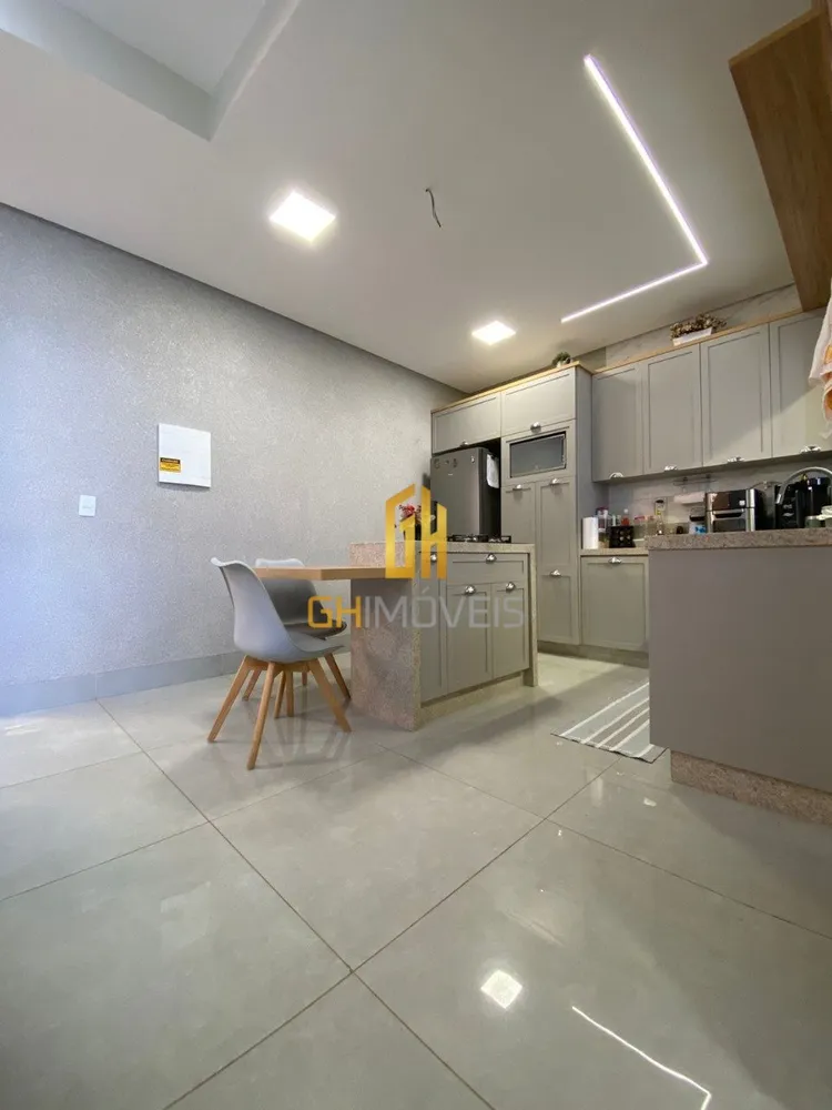 Sobrado, 3 quartos, 211 m² - Foto 1
