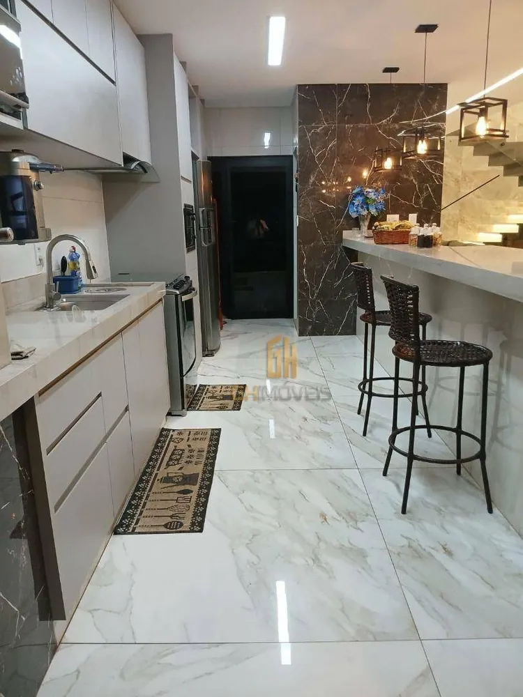 Sobrado, 5 quartos, 260 m² - Foto 4