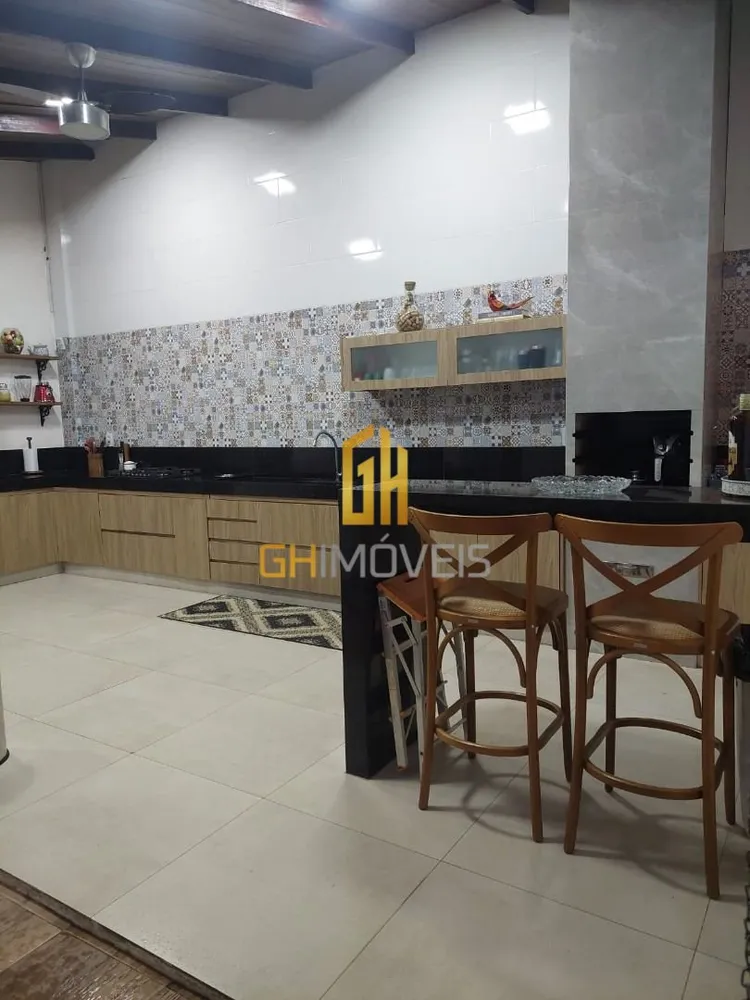 Casa, 3 quartos, 208 m² - Foto 2