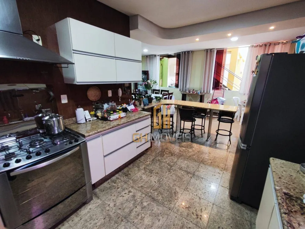 Sobrado, 4 quartos, 240 m² - Foto 2