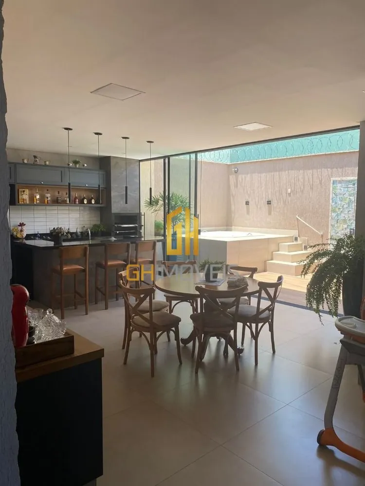 Casa, 3 quartos, 256 m² - Foto 1