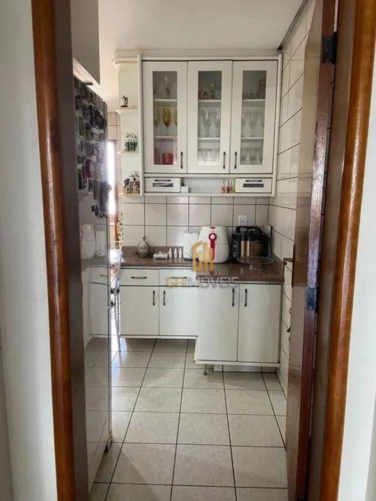 Apartamento à venda com 3 quartos, 151m² - Foto 4