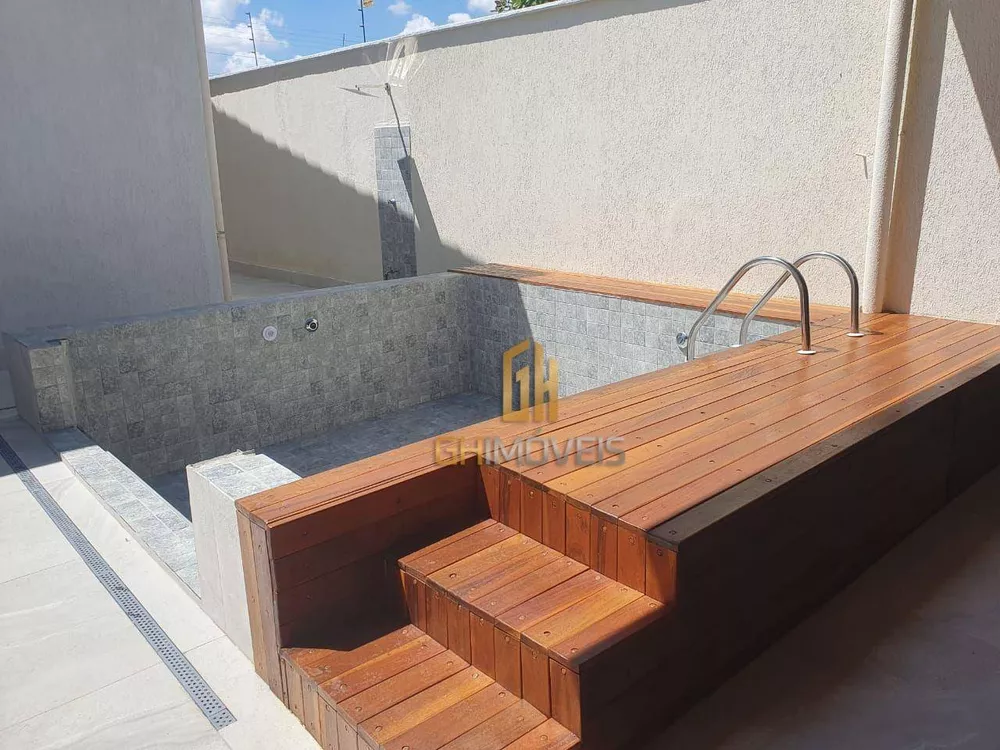 Casa à venda com 3 quartos, 300m² - Foto 1