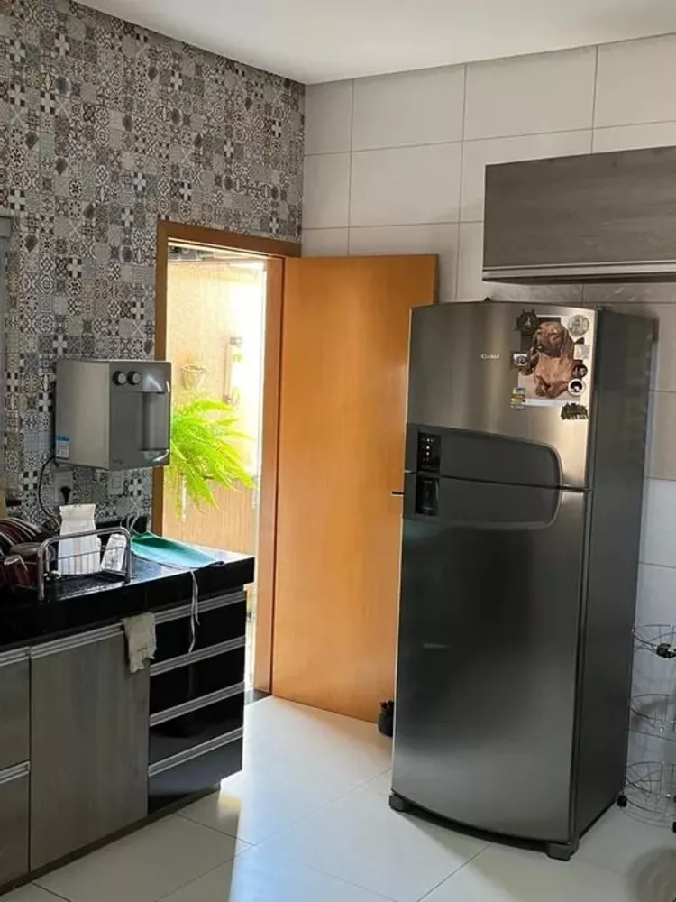 Casa à venda com 3 quartos, 115m² - Foto 2