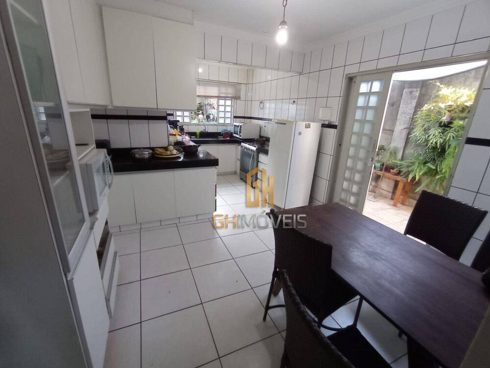 Casa à venda com 4 quartos, 260m² - Foto 3