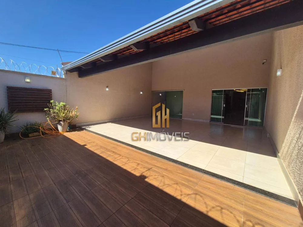 Casa à venda com 3 quartos, 230m² - Foto 3