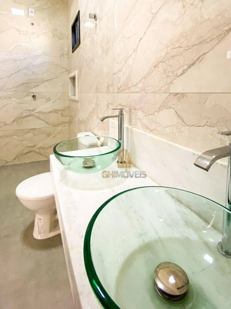 Casa, 4 quartos, 205 m² - Foto 1