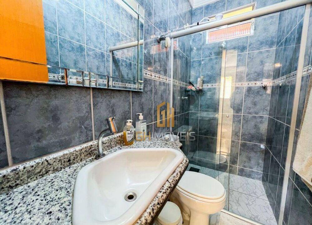 Sobrado à venda com 4 quartos, 220m² - Foto 1