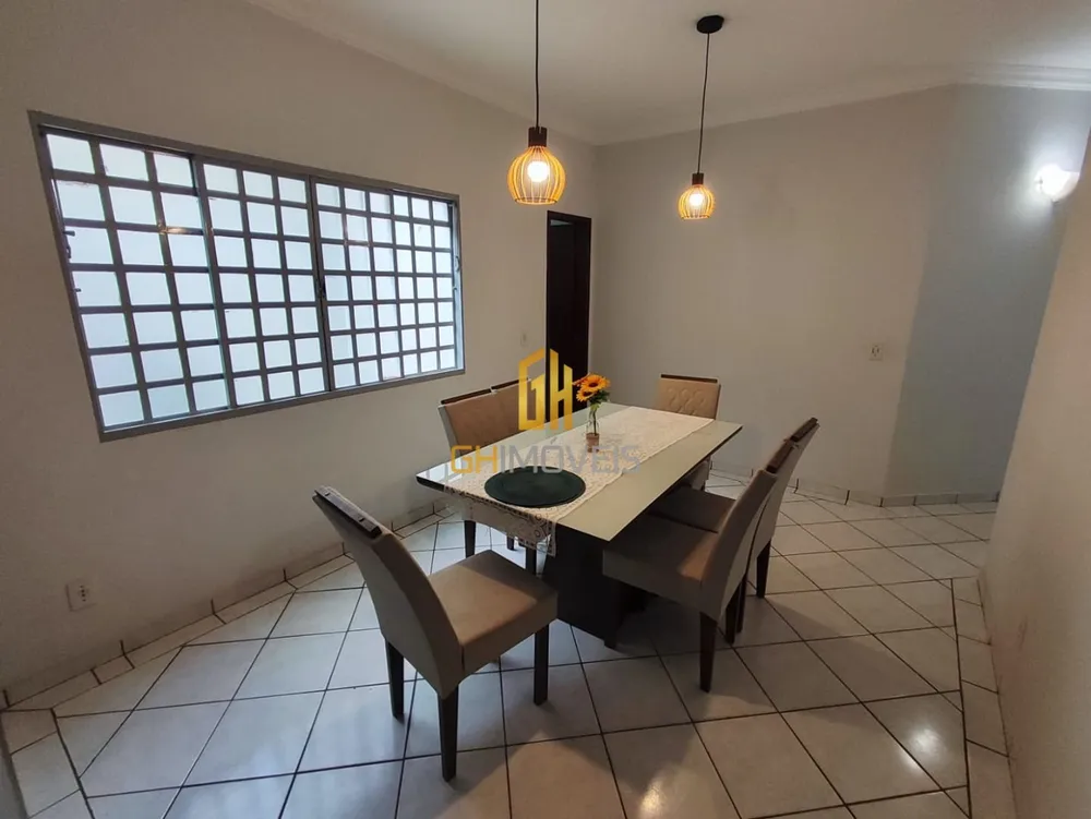 Casa, 3 quartos, 220 m² - Foto 2
